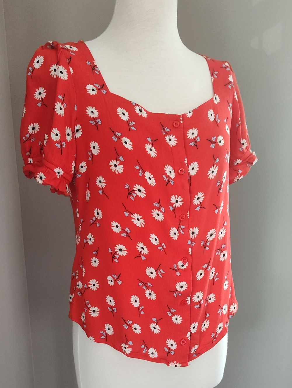 Elodie Red Daisy-Print Square Neck Button Front Blouse